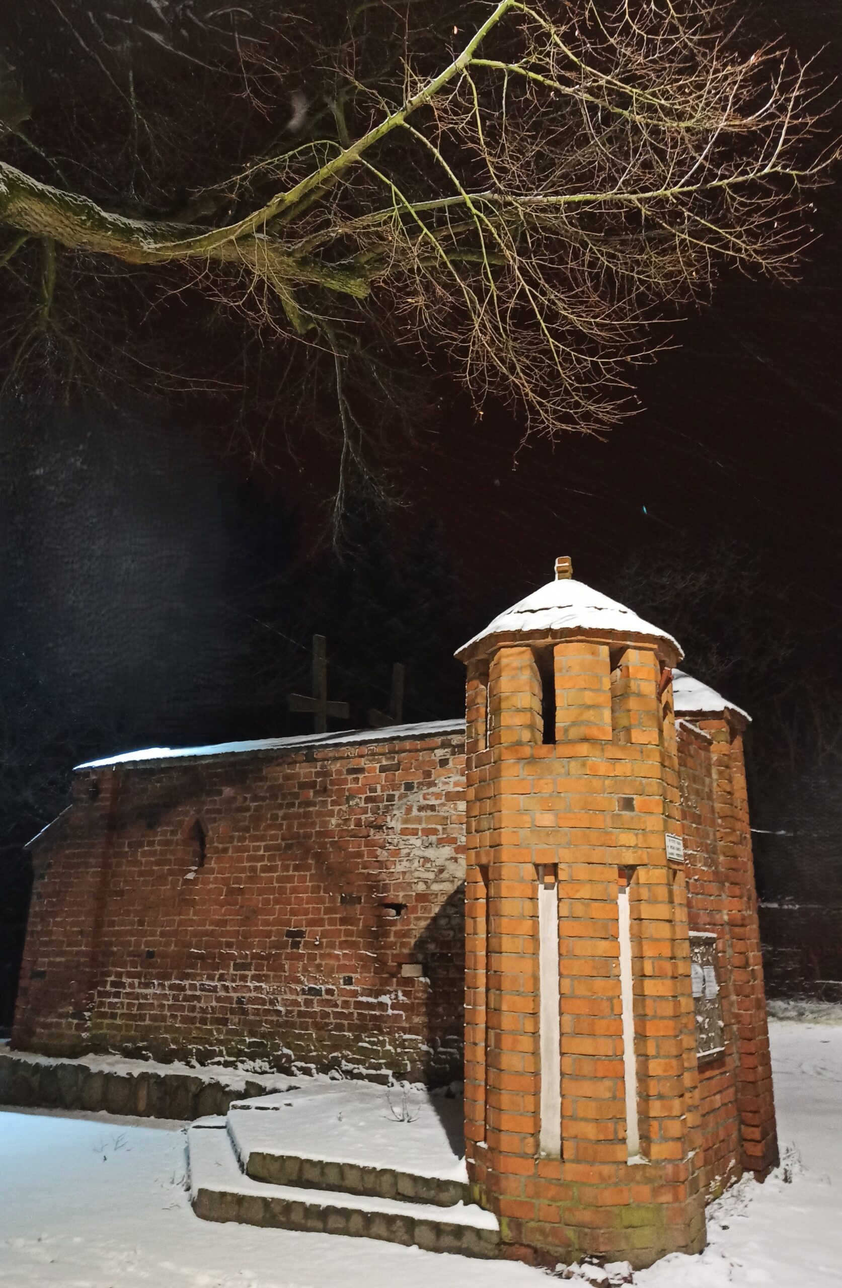 Klasztor Salezjanów w Czerwińsku zimą