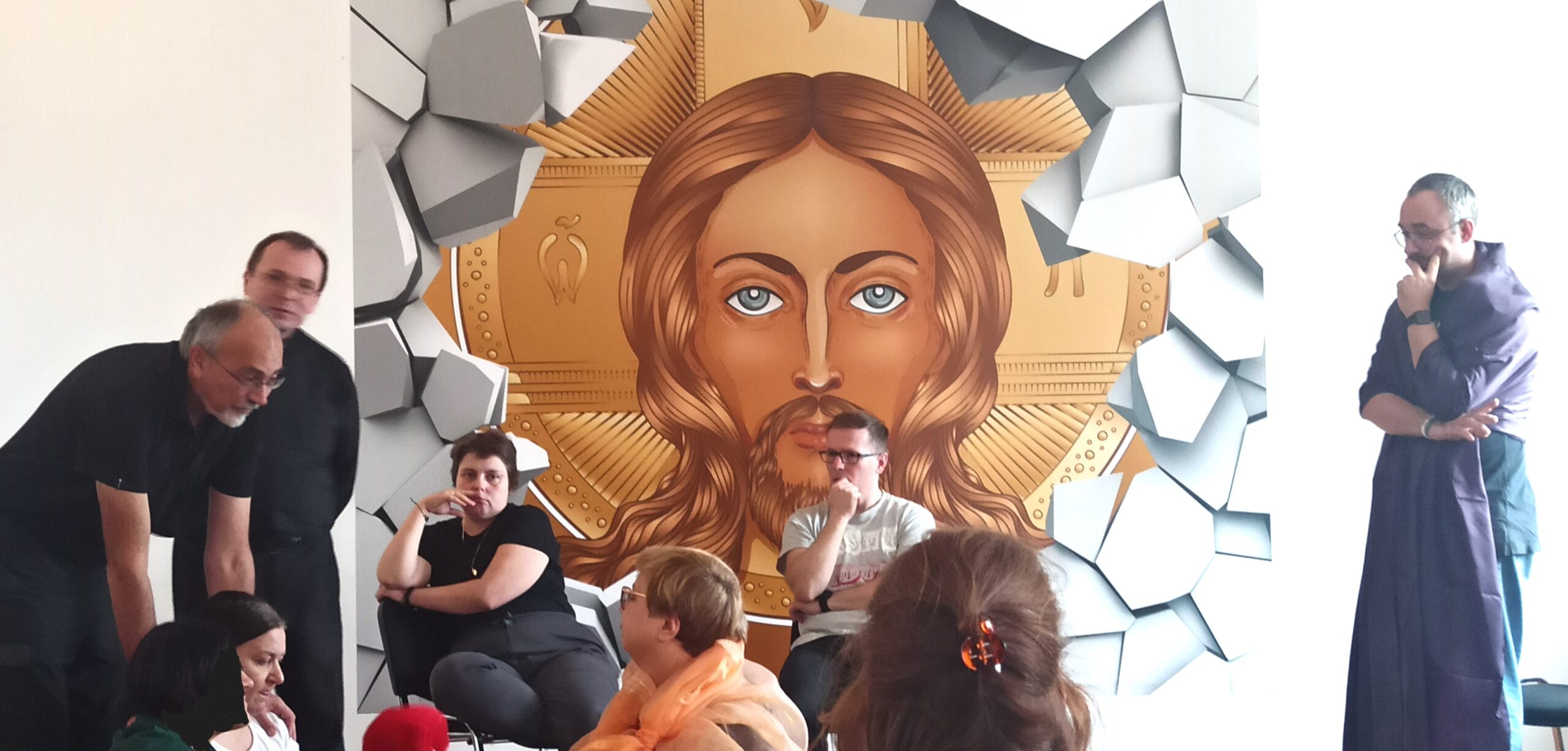 Uczestnicy idą nad Bugiem
